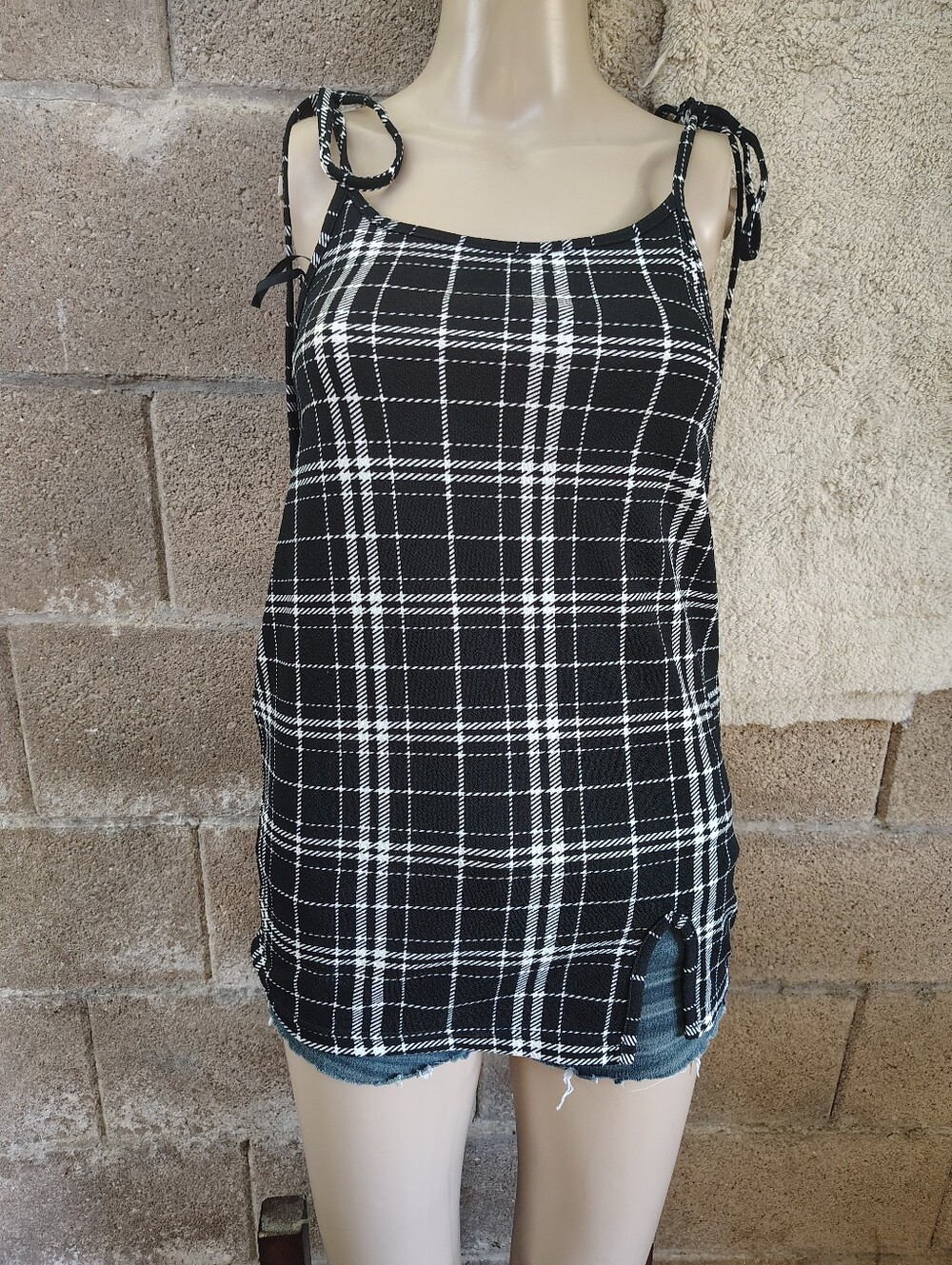 SHEIN Black & White Plaid Tie-Shoulder Tank